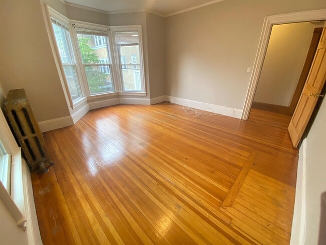 8 Forest St, Unit 2R in Cambridge, MA - Foto de edificio - Building Photo