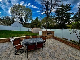 51 Iroquois Rd in Ossining, NY - Building Photo