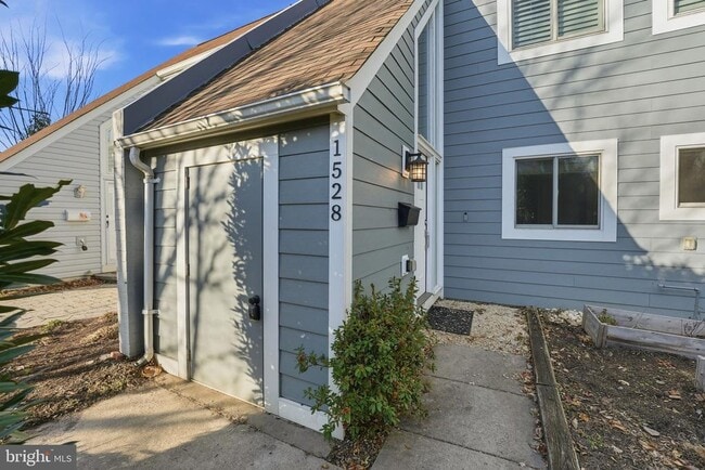 property at 1528 Goldenrain Ct