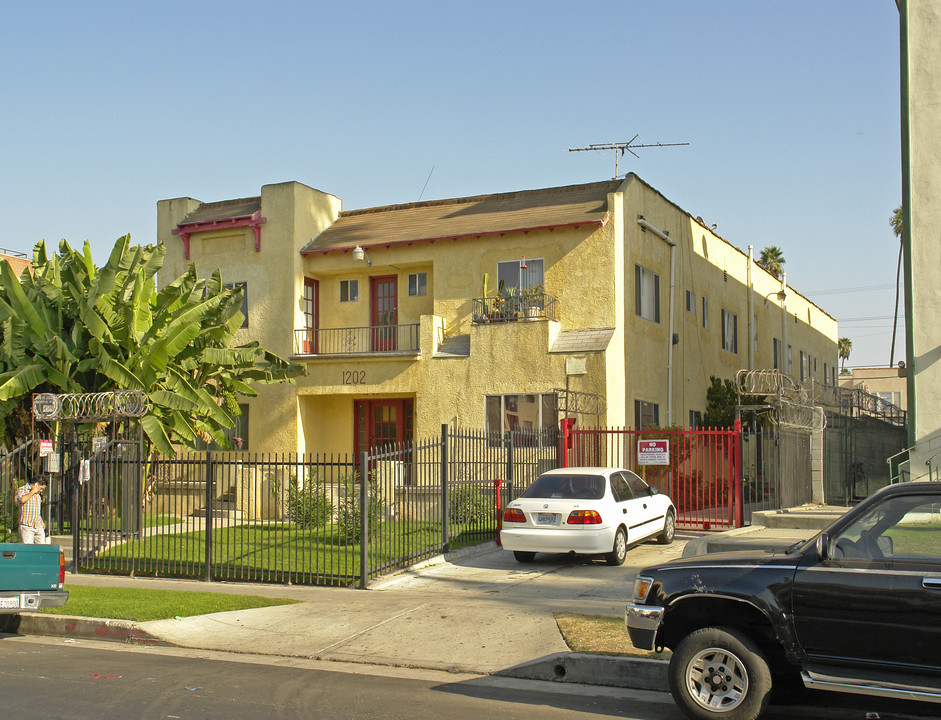 1202 S Norton Ave in Los Angeles, CA - Building Photo