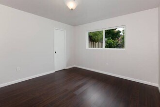 1560 McKinnon Ave in San Francisco, CA - Building Photo - Building Photo