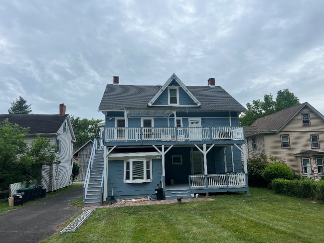 92 Spring Garden St in Milford, NJ - Building Photo - Building Photo
