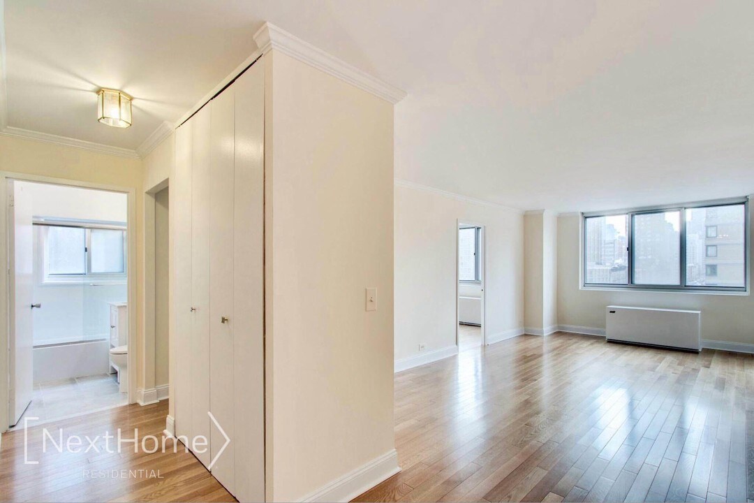 345 E 93rd St-Unit -7C in New York, NY - Building Photo