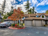 3918 Carman Dr in Lake Oswego, OR - Building Photo - Building Photo