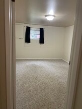 100 Conard St in Victoria, BC - Building Photo - Building Photo