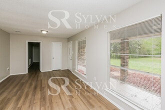 5203 Queen Mary Ln in Jackson, MS - Foto de edificio - Building Photo