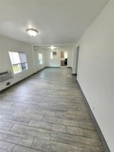 5720 NE Miami Pl in Miami, FL - Foto de edificio - Building Photo