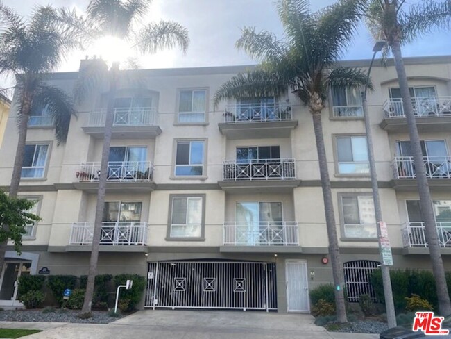 property at 117 S Clark Dr