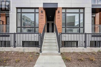 8 David Eyer Rd in Richmond Hill, ON - Building Photo - Building Photo