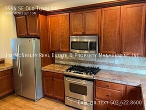9994 SE Old Town Ct in Happy Valley, OR - Building Photo - Building Photo