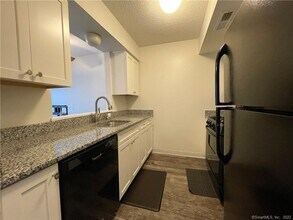 1690 Dixwell Ave in Hamden, CT - Building Photo - Building Photo