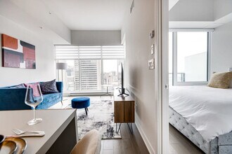 1130 Rue Saint-Antoine O in Montréal, QC - Building Photo - Building Photo