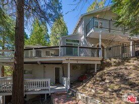 233 Corona Cir in Lake Arrowhead, CA - Building Photo
