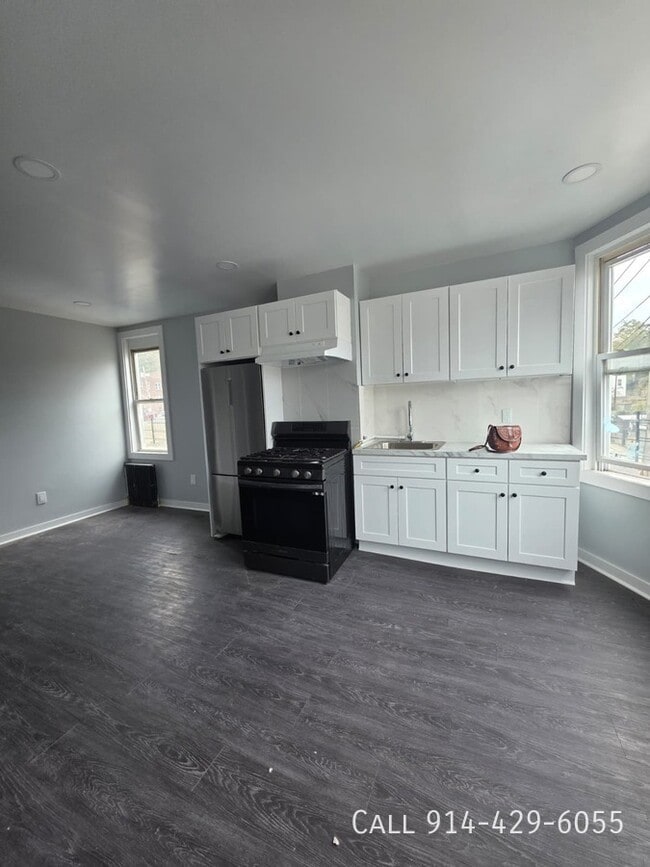 132 Willow St in Yonkers, NY - Building Photo - Building Photo