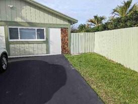 132 Av sw 45 Ln in Miami, FL - Building Photo