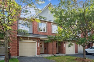 650 Woodcliffe Private in Ottawa, ON - Building Photo