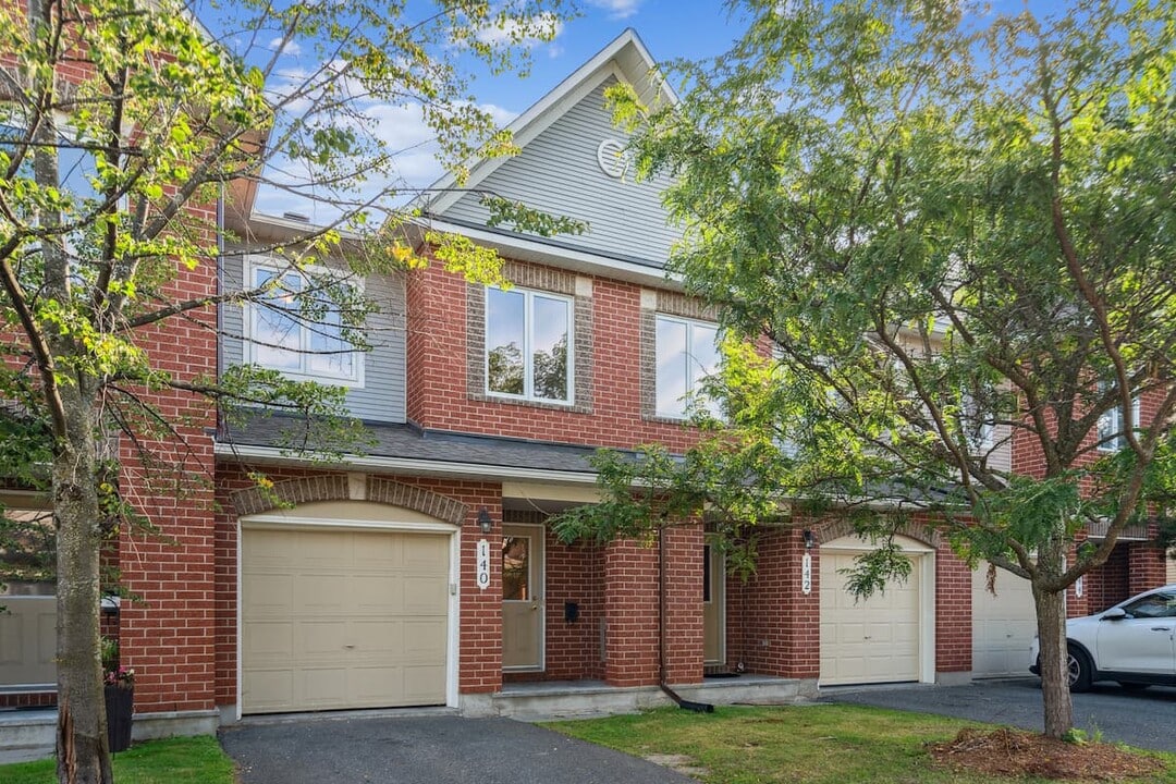 Forestview Townhomes in Ottawa, ON - Building Photo