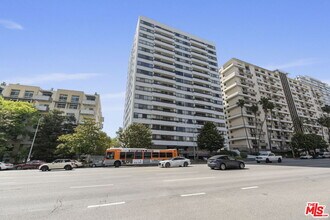 10551 Wilshire Blvd in Los Angeles, CA - Building Photo - Building Photo