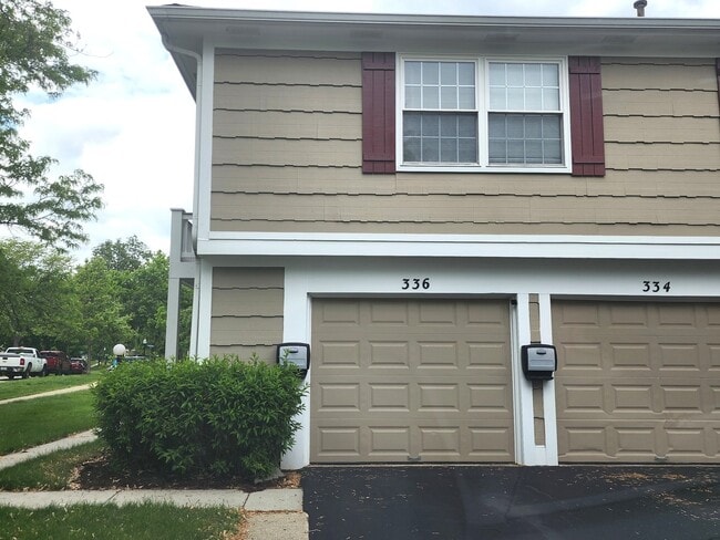 336 Cherrywood Ct in Vernon Hills, IL - Building Photo - Building Photo
