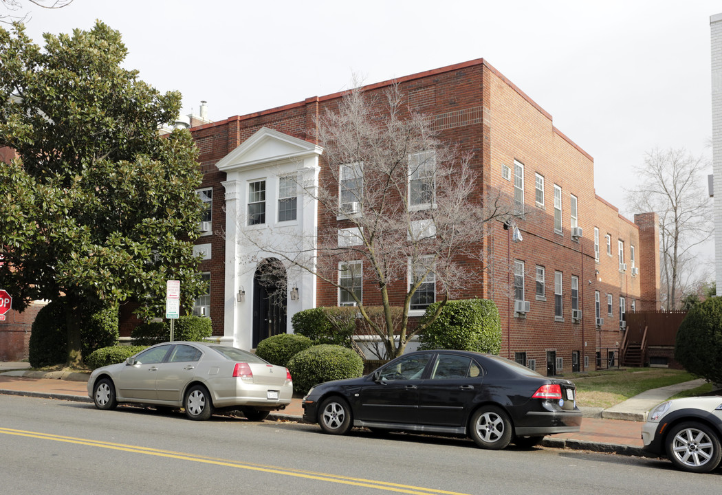 1729 35th St NW in Washington, DC - Foto de edificio