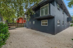 421 SW 9th St in Miami, FL - Building Photo