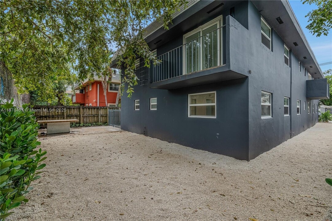 421 SW 9th St in Miami, FL - Building Photo