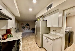 2434 N Shade Tree Cir in Tucson, AZ - Building Photo - Building Photo