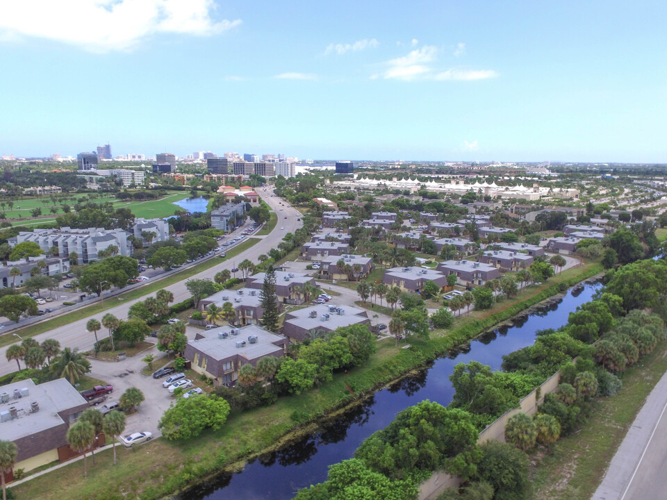 Woodstock Condominiums in West Palm Beach, FL - Building Photo