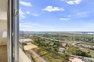 1060 Kamehameha Hwy in Pearl City, HI - Foto de edificio - Building Photo