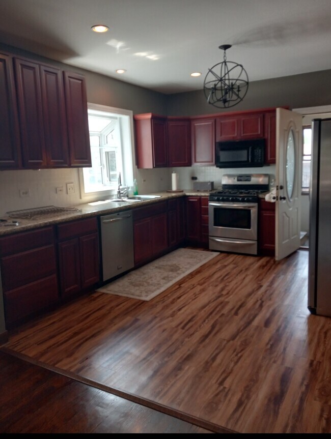 5426 N Lovejoy Ave, Unit 1st floor unit in Chicago, IL - Building Photo - Building Photo