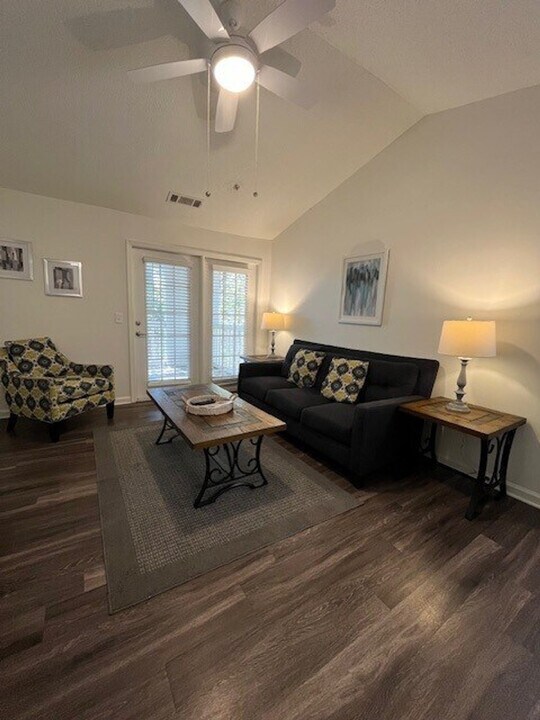 2555 Old Milton Pkwy in Alpharetta, GA - Building Photo