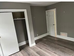 13 Ogden St, Unit Upstairs in Glens Falls, NY - Foto de edificio - Building Photo