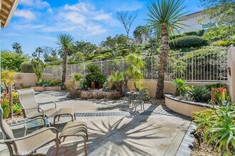 21432 Bastia in Mission Viejo, CA - Foto de edificio - Building Photo