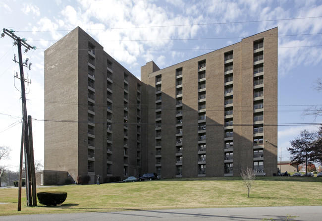 Chippington Towers I in Madison, TN - Building Photo - Building Photo