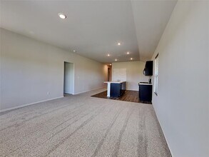 11728 Krew Wy in Yukon, OK - Building Photo - Building Photo