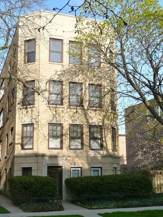 7549 N Oakley Ave in Chicago, IL - Building Photo