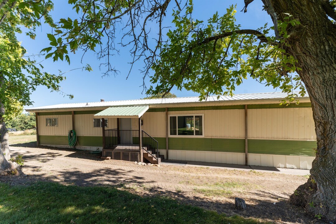 47 W 100 N in Clarkston, UT - Building Photo