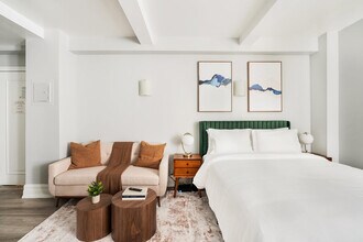 238 W 73rd St in New York, NY - Building Photo - Building Photo