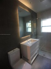 6832 Mindello St in Coral Gables, FL - Foto de edificio - Building Photo