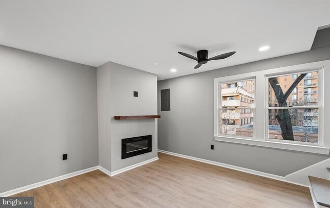 1527 N Colonial Terrace in Arlington, VA - Building Photo - Building Photo