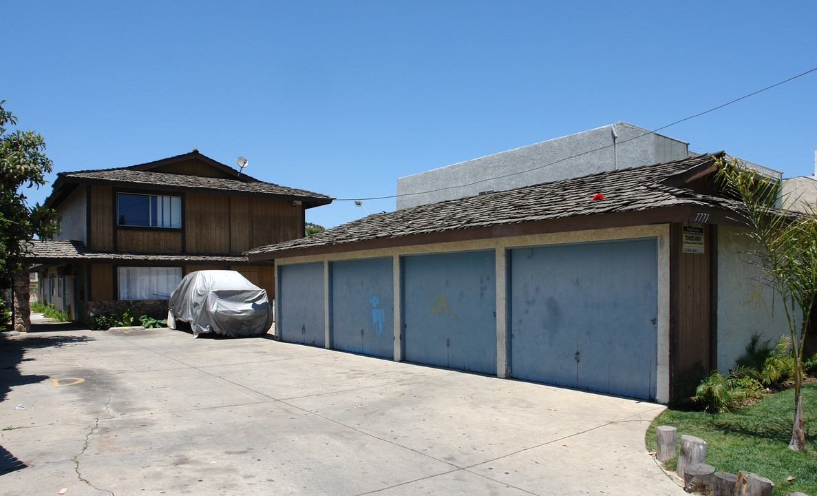 7771 Sycamore Ave in Huntington Beach, CA - Building Photo