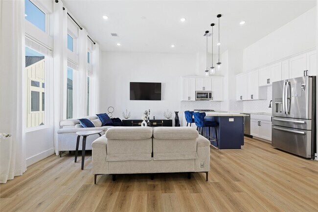 107 W Whitney St in Houston, TX - Building Photo - Building Photo