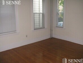 1537 Cambridge St, Unit 1 in Cambridge, MA - Foto de edificio - Building Photo