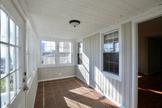 9 Paris St in Milford, CT - Building Photo - Building Photo
