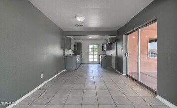 385 Mireles Ct in Socorro, TX - Building Photo - Building Photo