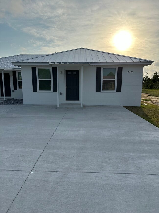3237 B St, Unit 850-866-7150
