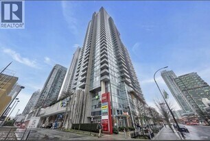 4688 Kingsway in Burnaby, BC - Building Photo