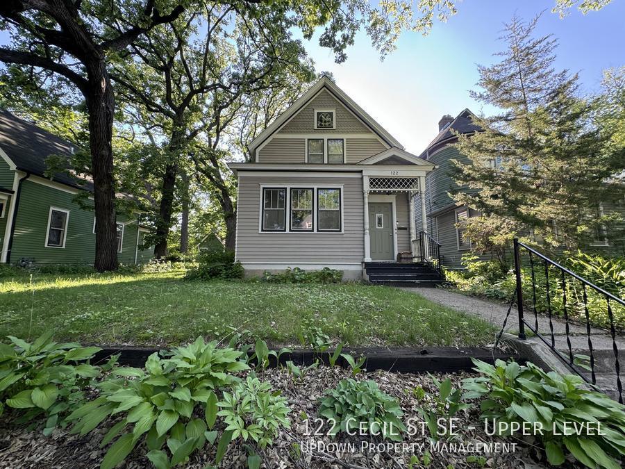122 Cecil St SE, Unit Upper level in Minneapolis, MN - Building Photo