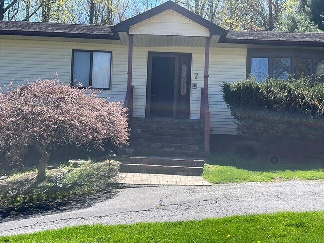 property at 7 Clearwater Ct