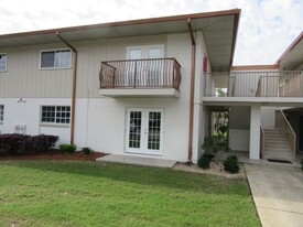 2100 W Beach Dr in Panama City, FL - Building Photo